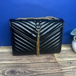 Elegant Black Quilted Shoulder Bag with Gold Chain *Used Like New